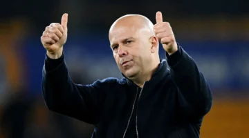 ليفربول يمدد عقد نجمه البارز لمدة 12 شهراً لإنهاء شائعات رحيله المرتقبة